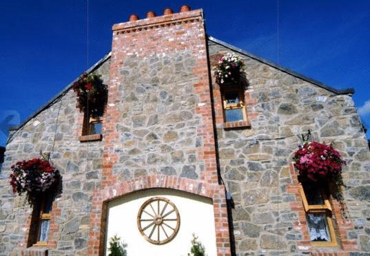 New Overlander Inn Penally Eksteriør bilde