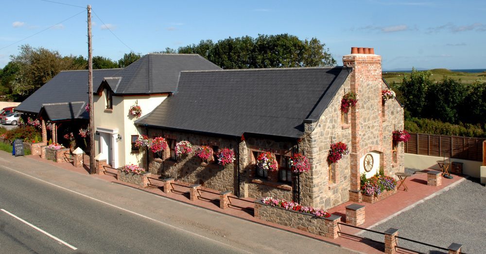 New Overlander Inn Penally Eksteriør bilde